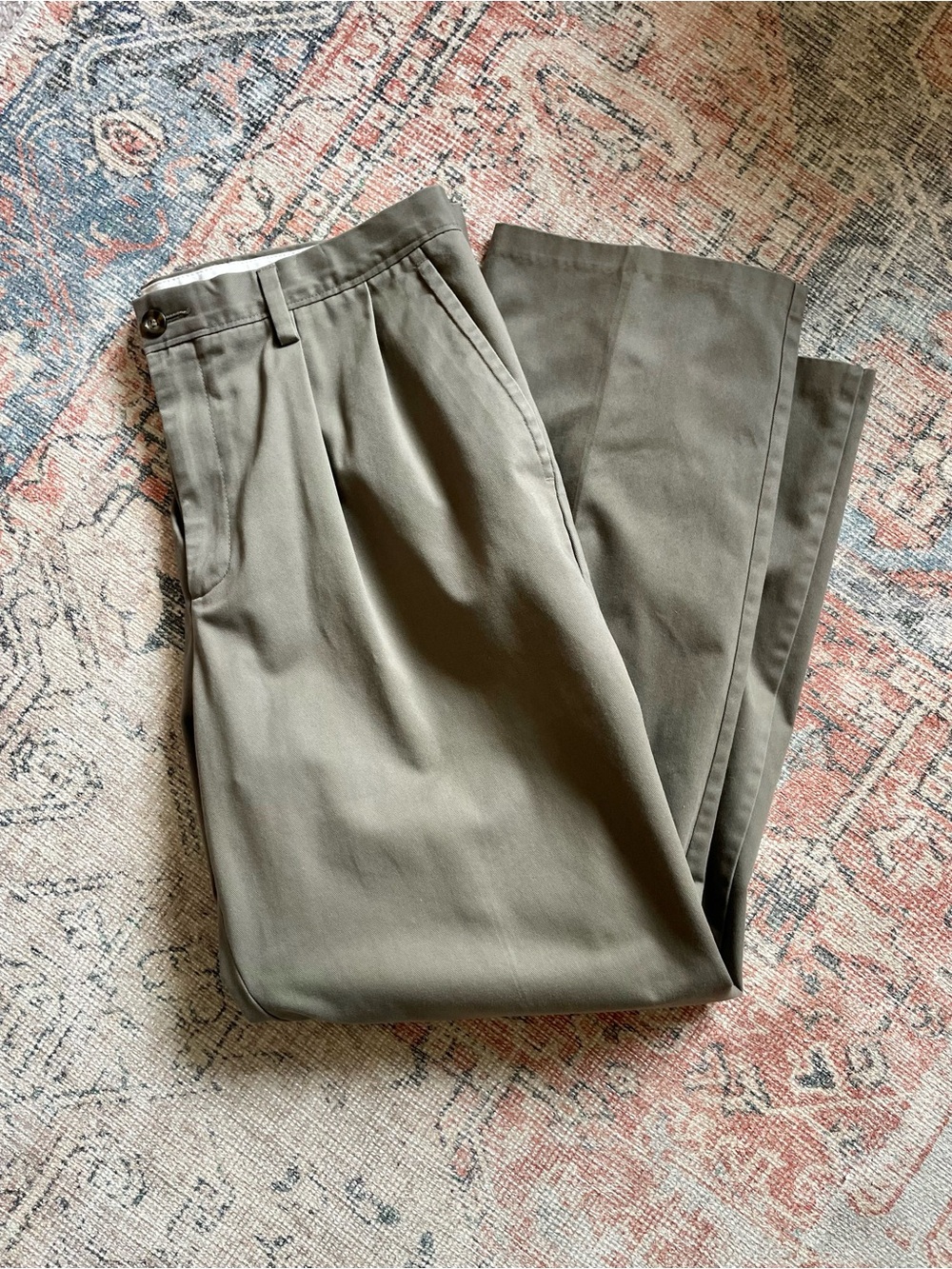 Dockers Men’s 36 x 32 Pleated Khaki Work Pants Relaxed Fit